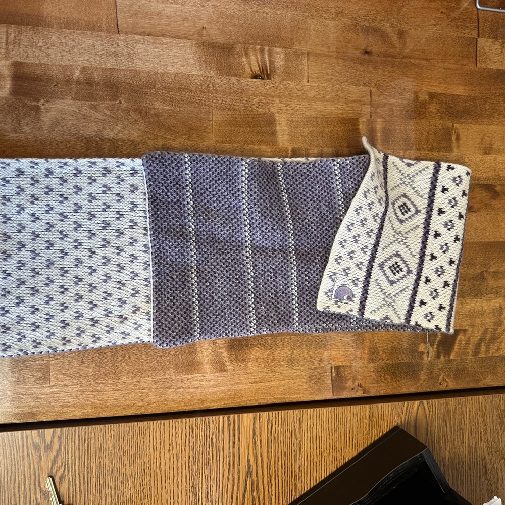 Carhartt Women’s scarf. Reversible. One size fits all.